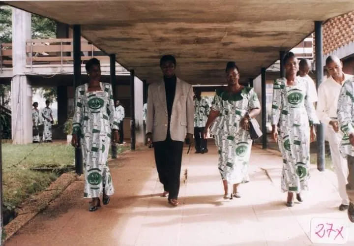 Archive : membres du GEEAD CI en tenue lors d'un rassemblement